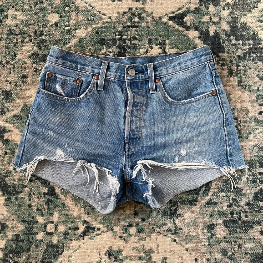 Levi’s 501 Levi Strauss Cut Off Button Fly Blue Jean Denim Shorts Distressed - Picture 2 of 14
